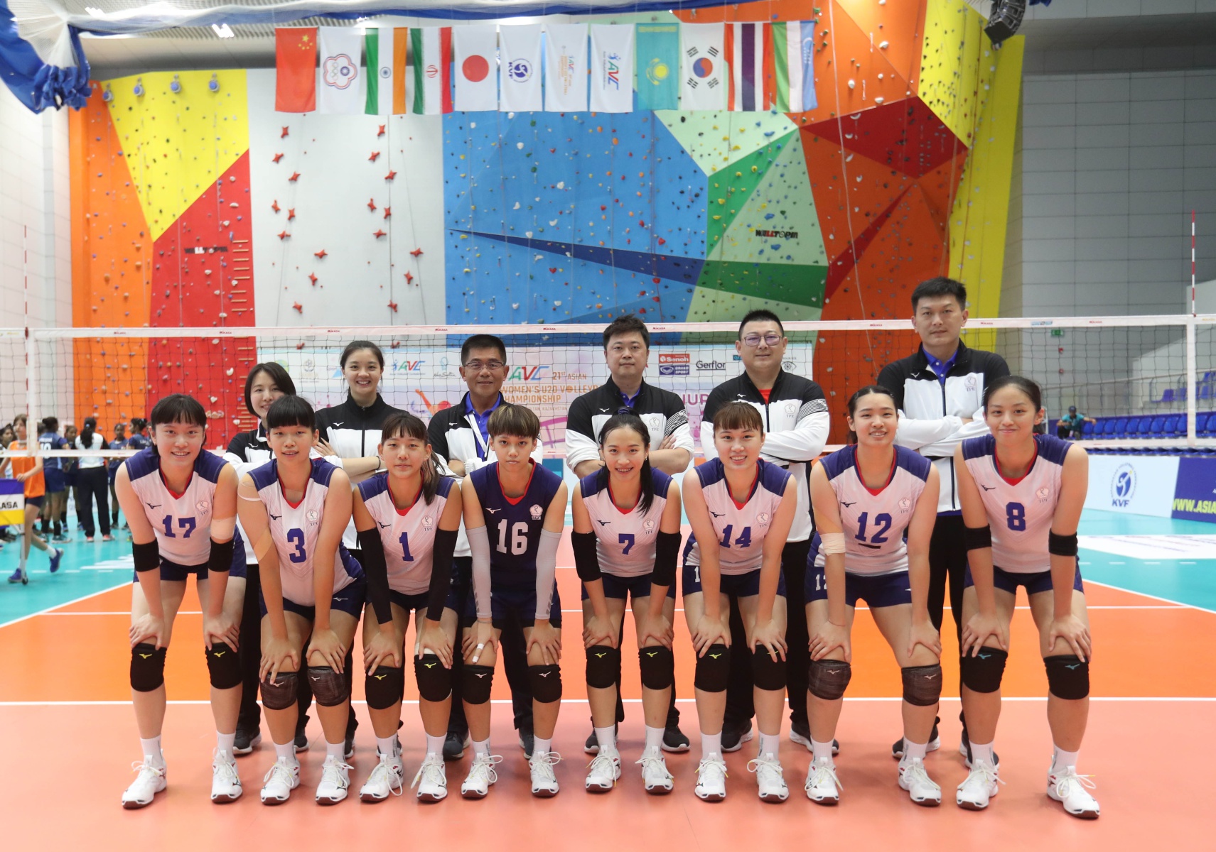 Игры 20 волейбол. Китайский Тайбэй Университетская лига. Женская сборная китайского Тайбэя по футболу. Шела волейбол 20 номер. Chinese Team photo.
