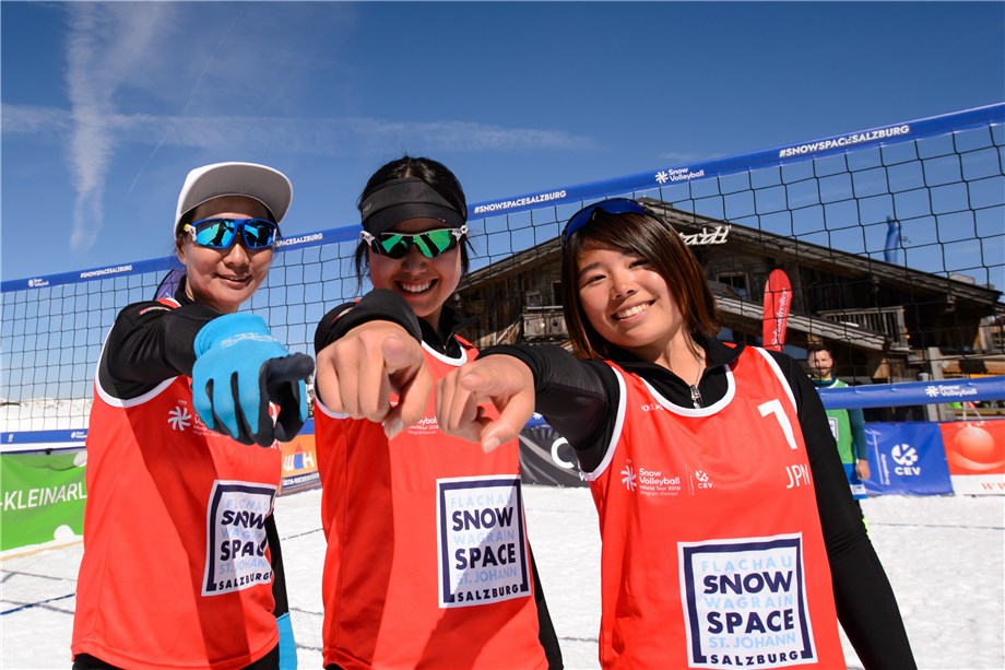 JAPANESE TEAM LOVING THE SNOW VOLLEYBALL EXPERIENCE