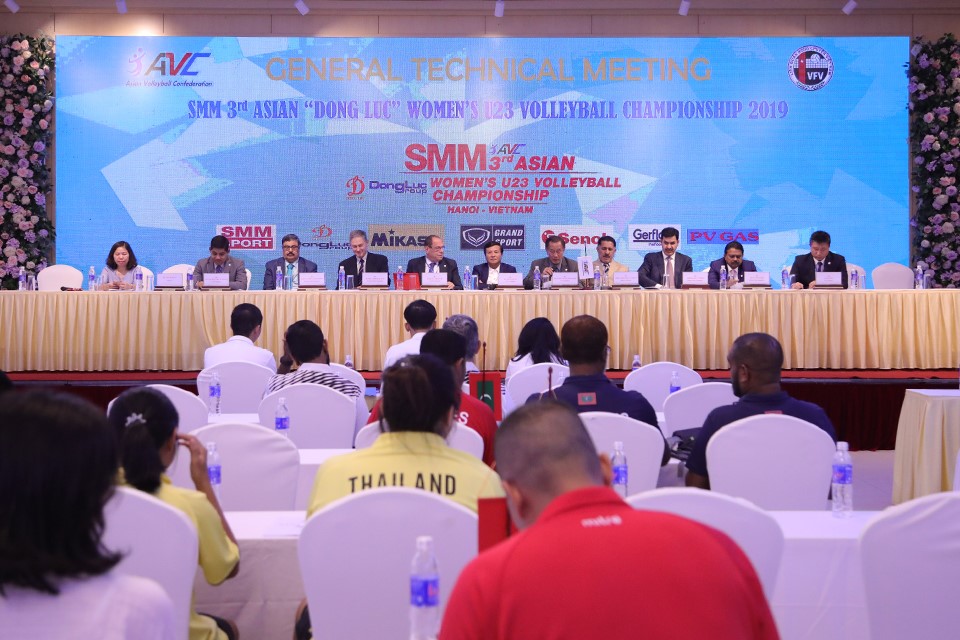 TEAM OFFICIALS HEAR RULES AND REGULATIONS AT GENERAL TECHNICAL MEETING