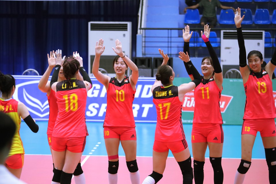 ZHONG HUI STEERS CHINA TO 3-0 VICTORY AGAINST HONG KONG CHINA AND SEMI-FINALS