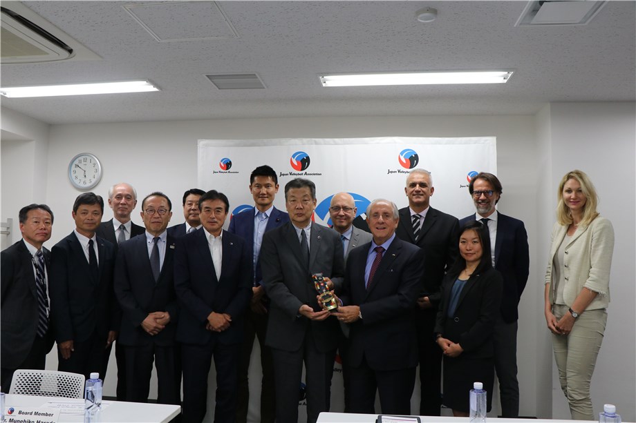 FIVB PRESIDENT DISCUSSES ADVANCEMENT OF VOLLEYBALL IN JAPAN WITH JVA