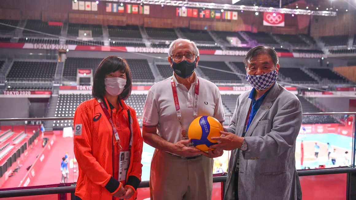 JAPANESE MINISTER AND TOKYO 2020 VICE PRESIDENT EXPERIENCE THE BEST OF VOLLEYBALL AT ARIAKE ARENA