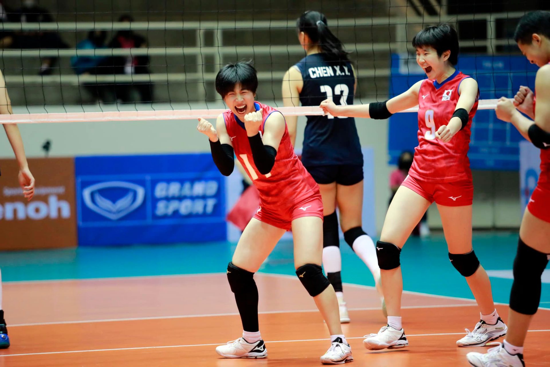 JAPAN RALLY PAST CHINA IN HARDFOUGHT THREESETTER FOR FIRST WIN IN
