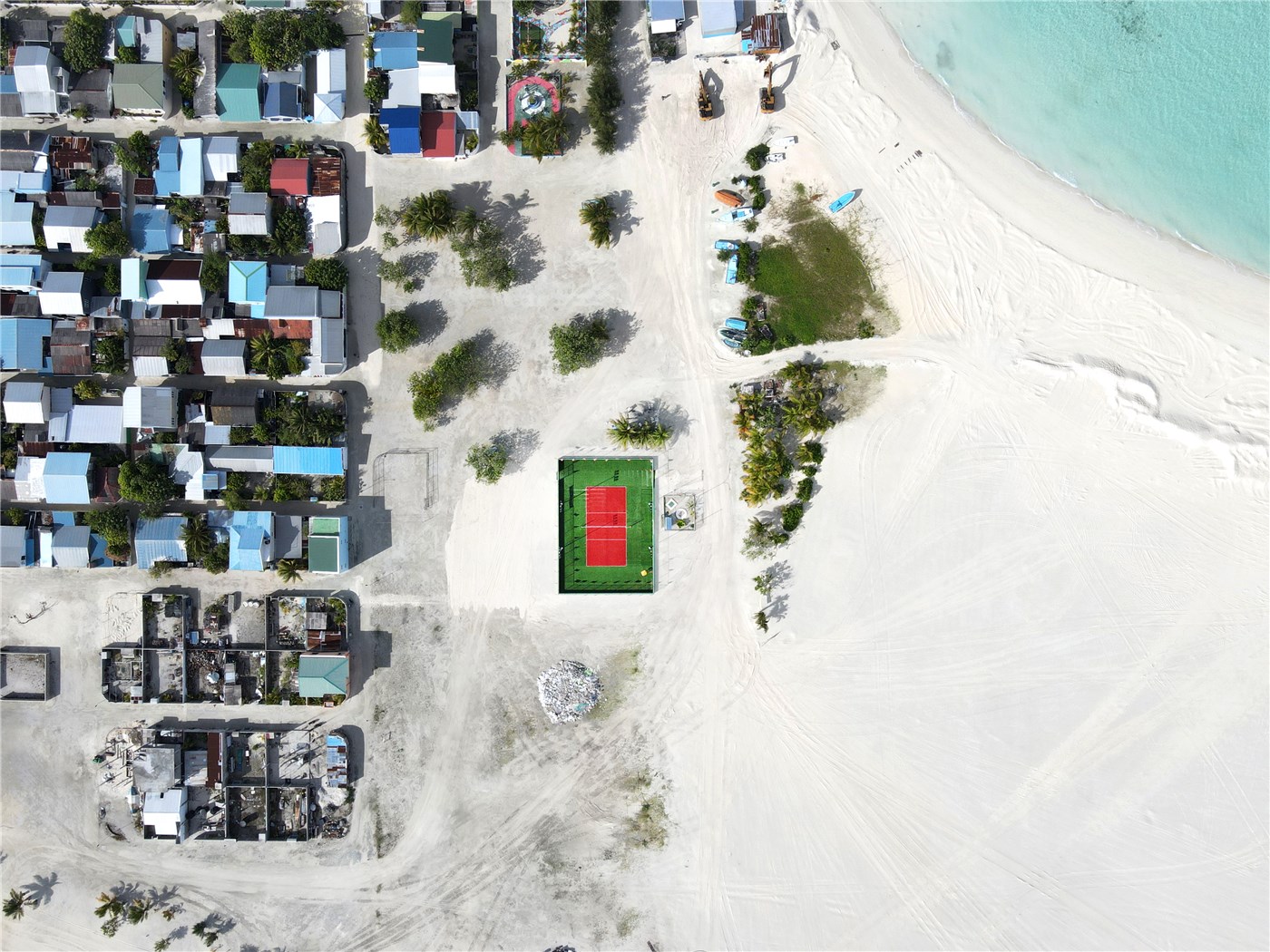 MALDIVES BUILDS 12 OUTDOOR VOLLEYBALL COURTS AFTER FIVB PRESIDENT