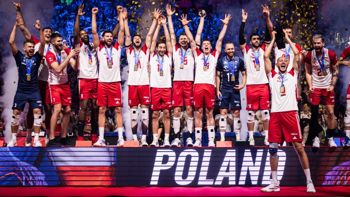 POLAND CLAIM HISTORIC VNL GOLD IN FRONT OF THEIR HOME FANS