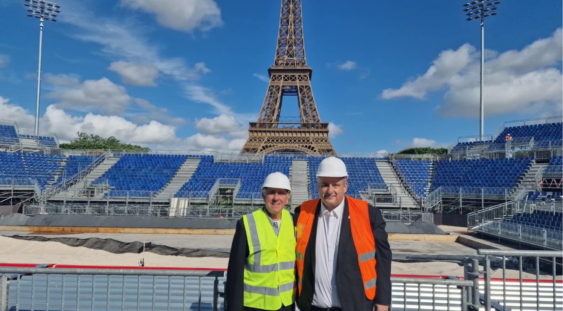 INCROYABLE! FIVB PRESIDENT VISITS MAGNIFICENT PARIS 2024 BEACH VOLLEYBALL VENUE