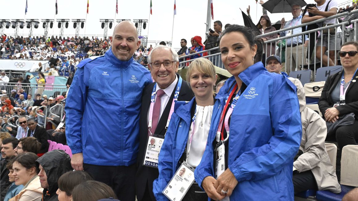 FIVB WELCOMES SPECIAL GUESTS TO PARIS 2024 BEACH VOLLEYBALL VENUE ON OPENING DAY