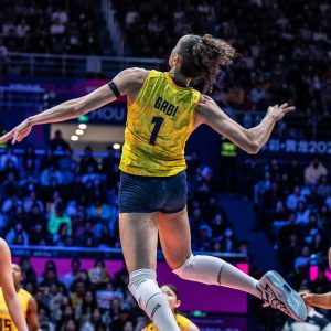 TIANJIN V PRAIA AND IMOCO V VERO VOLLEY IN CLUB WORLD SEMIS