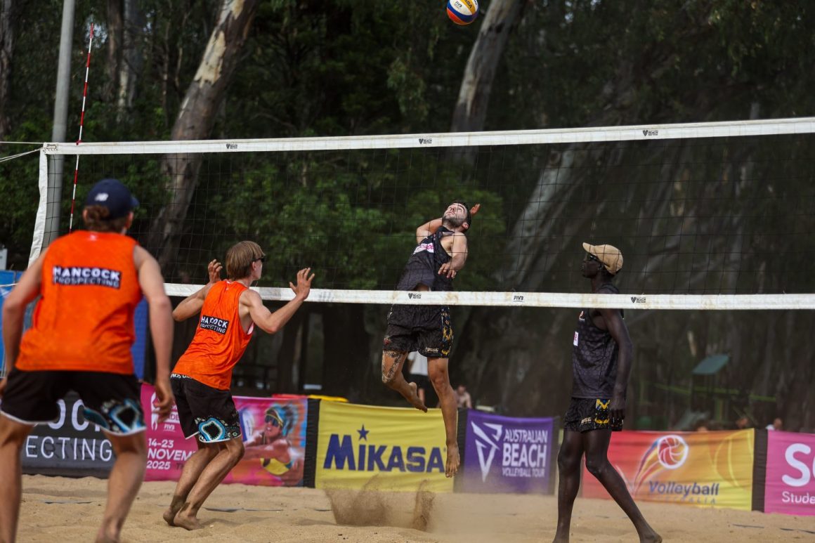 WOMEN AND MEN IN BLACK BACKING THEIR FORM IN COBRAM