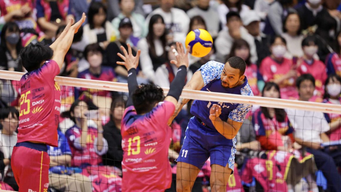 TOKYO GREAT BEARS V TORAY ARROWS SHIZUOKA IN MIDWEEK ACTION