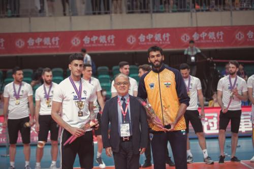 最佳中間攔網手(Middle Blocker)Razipoor Mohammad(IRI)及Ashwal Rai(IND)。（中華排協提供）