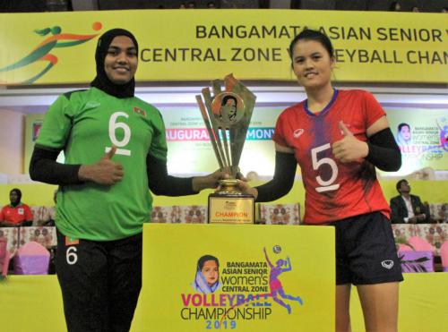 Captain Moldives (green) and Captain of Nepal fight for Bangamata Women,s Volleyball Final tomowro